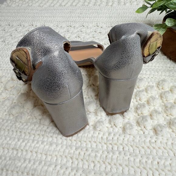 SUNDANCE Women's 40 Twilight Zephyr Ankle Strap Heeled Sandals Metallic Spain - Picture 3 of 12